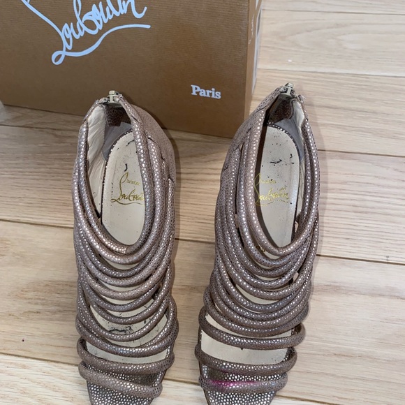 Authentic Christian Louboutin Macala 100 Baseball Gladiator Sandal Gold size 38 - Picture 10 of 12